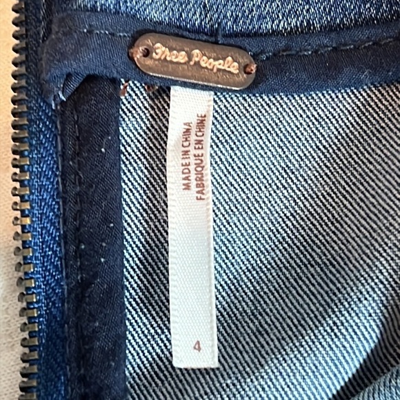 FREE PEOPLE DENIM MINI SKIRT SZ 4 COTTON RAYON POLY SPANDEX BOHO RETRO - Picture 4 of 9